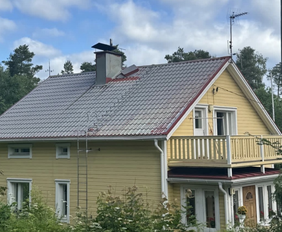 Olemme suomalainen yritys, joka arvostaa korkeaa laatua, minkä vuoksi käytämme kattoremonteissamme alamme parhaita materiaaleja. (Instagram-postaus (4:5)) - 54